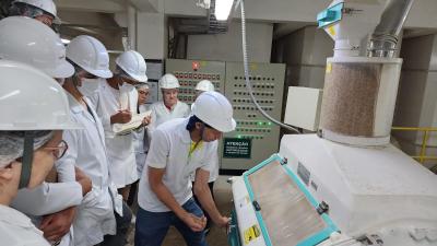 Estudantes da UFFS Campus de Laranjeiras do Sul, conhecem Moinho da Coprossel